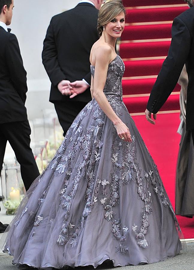 Imagen - La reina Letizia en la cena previa al enlace de Kate y Guillermo. (Gtres)