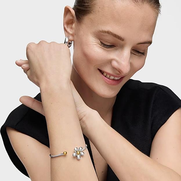 Pulsera esclava bicolor Daisy de Tous. (159 euros).