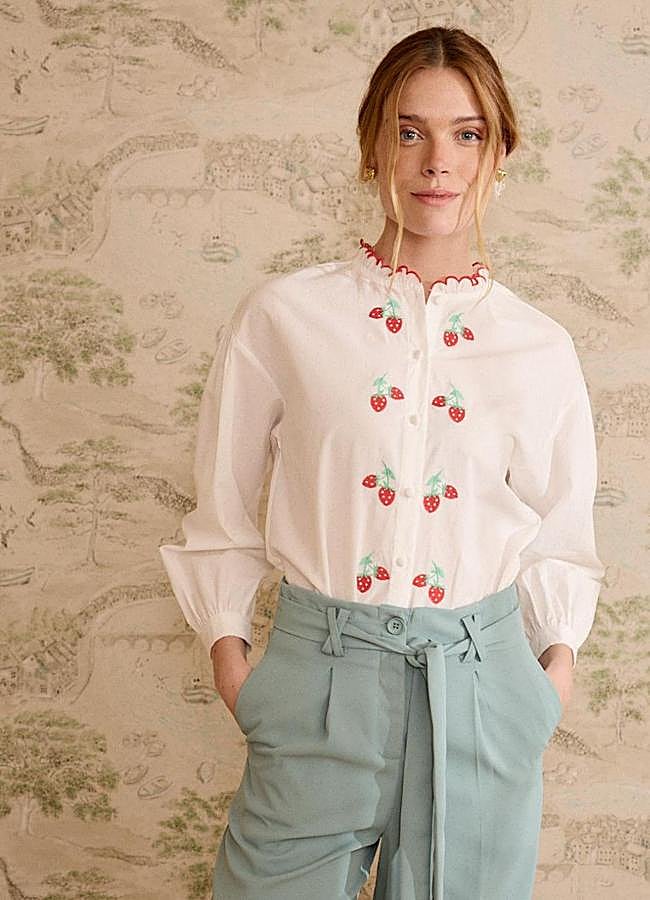 Imagen - Blusa blanca con estampado de fresas