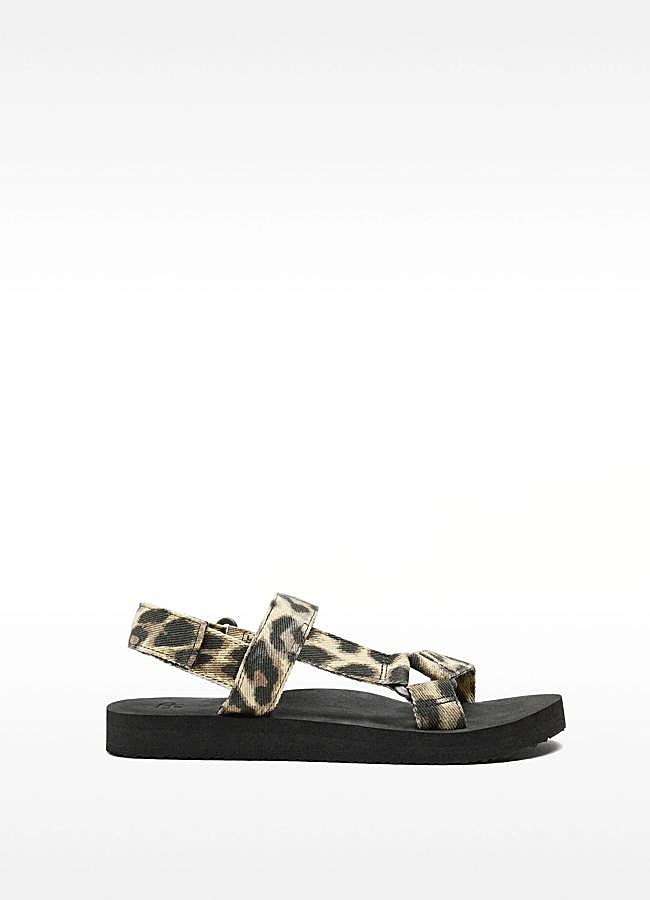 Imagen - Sandalia con tiras de leopardo de Parfois.