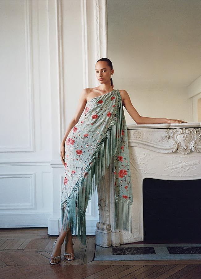 Imagen - Vestido bordado en azul de Mango.