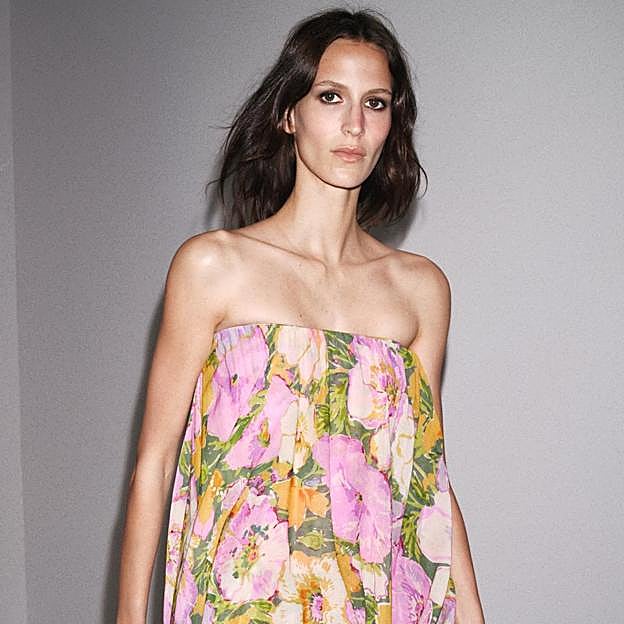 Parece un conjunto de top y falda, pero es un vestido: el diseño combinado de Zara que amarán las invitadas a bodas