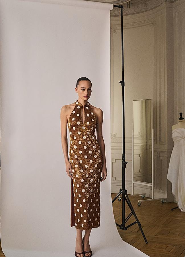 Imagen - Vestido con lunares en marrón de Mango.