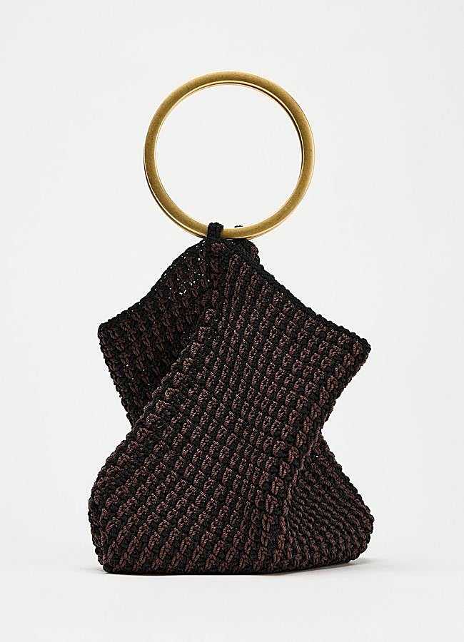 Imagen - Bolso trenzado con asa metálica de Zara (39,95€)