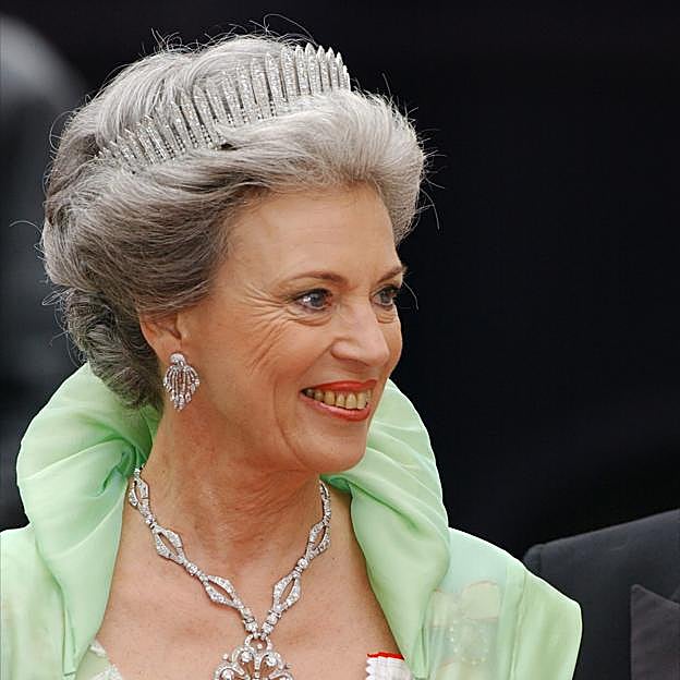 La princesa Benedicta luciendo los pendientes de abanico. 