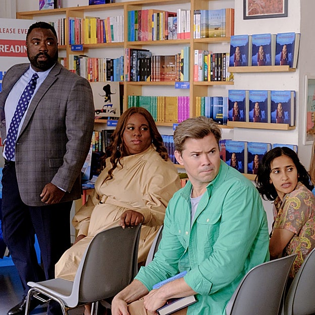 Todo comienza con la presentación del libro de Stephanie sobre la historia de Emily.