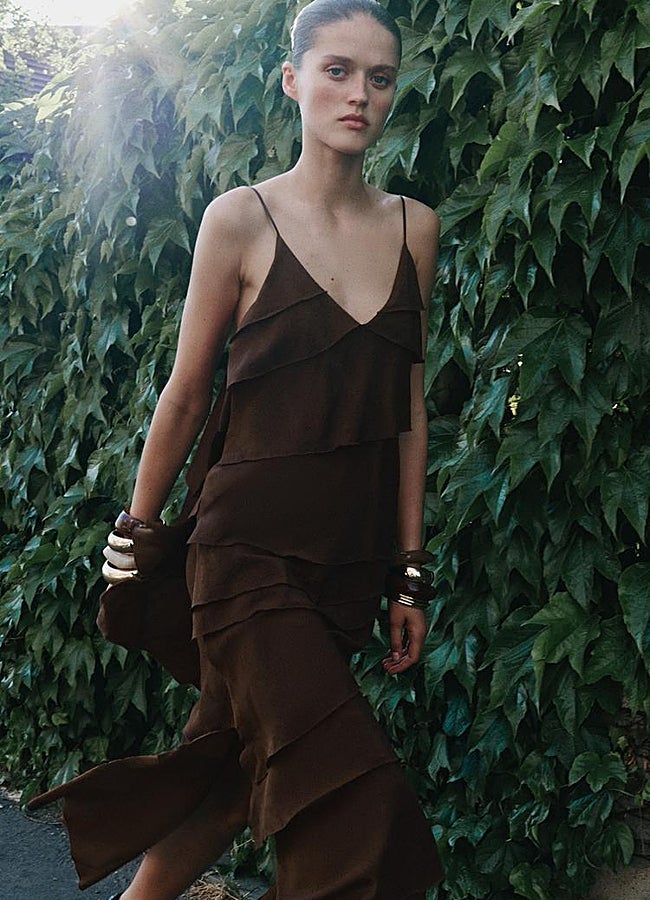 Imagen - Vestido de tirantes marrón de Zara.