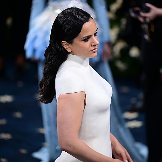 Detalle del beauty look de Rosalía en la MET Gala 2025