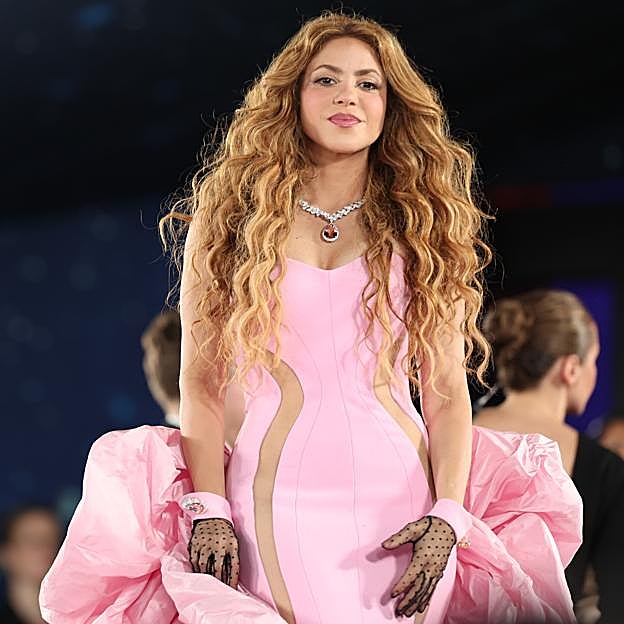 Shakira se apunta al maximalismo en la Gala MET 2025 con el espectacular vestido rosa con volúmenes de Prabal Gurung