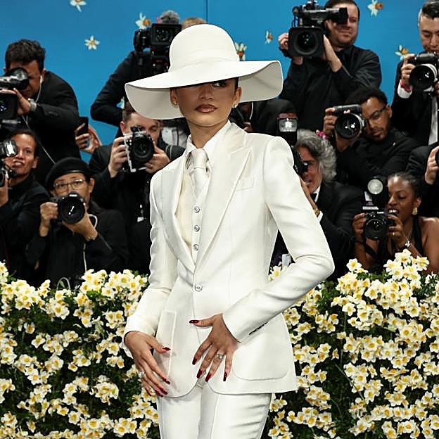 Todos los looks de la MET Gala 2025: del espectacular look de Rosalía al poderoso traje blanco de Zendaya 