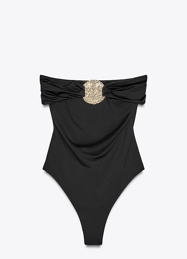 Imagen - Bañador en negro con detalle joya de Zara.