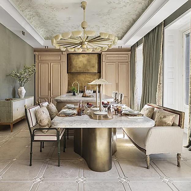 Essence & Harmony Kitchen, la cocina diseñada por Beatriz Silveira para SixtyPro en Casa Decor 2025, electrodomésticos Siemens por Studioline, mobiliario de cocina de Muebles Ébano, cocina de gas de Officine Gullo, encimera de cuarcita de Cupa Stone, textiles de Costa Este y domótica de Gira. 