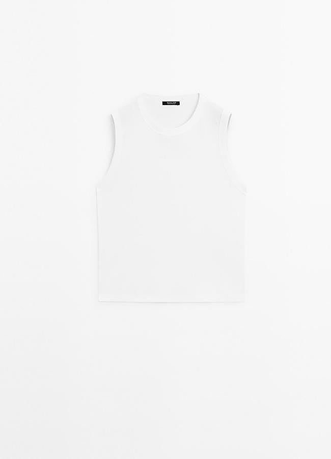 Imagen - Camiseta básica sin mangas de Massimo Dutti.