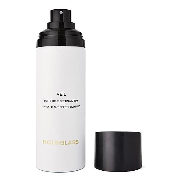 Veil Soft Focus Setting Spray de Hourglass. Precio: 52 euros