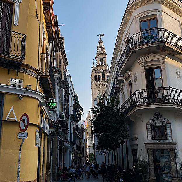 Vista desde el barrio de Santa Cruz de Sevilla. 