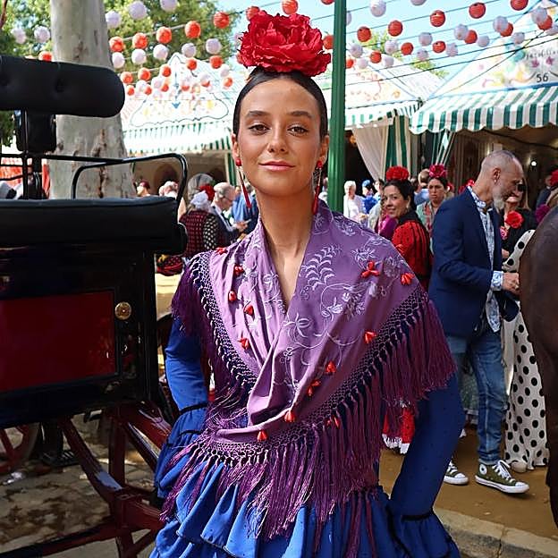 Victoria Federica triunfa con su look en la Feria de Abril: traje de flamenca muy llamativo y los accesorios perfectos