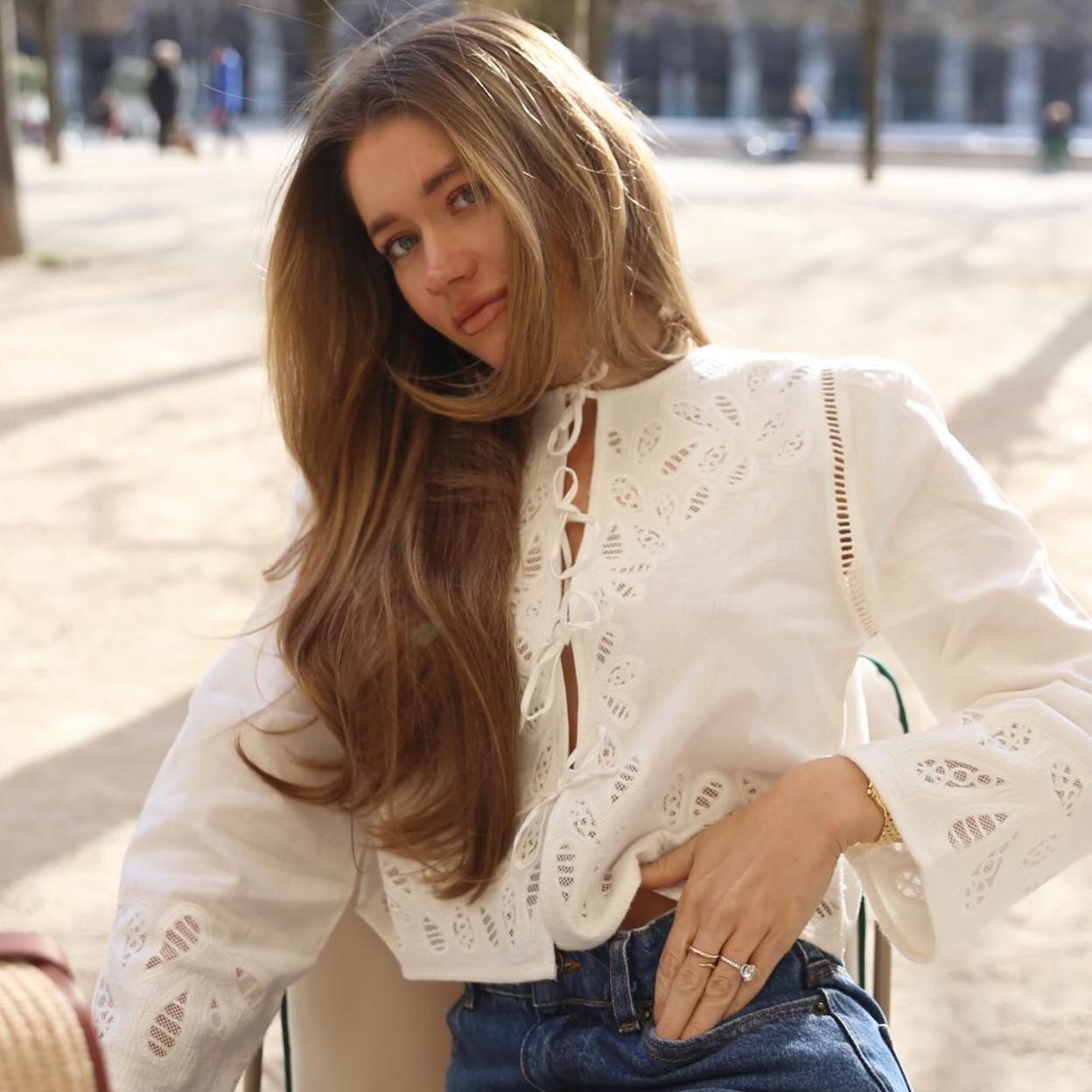 Estas son las camisas con bordados que mejor sientan.