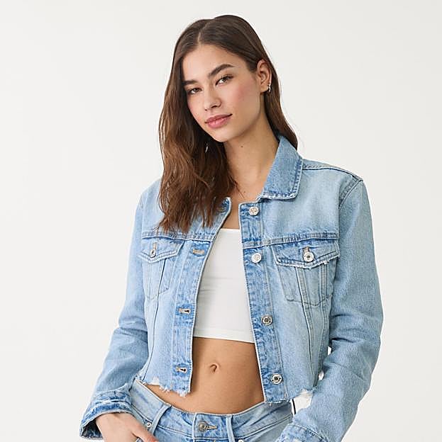 Cazadora denim bolsillos (17,99€)