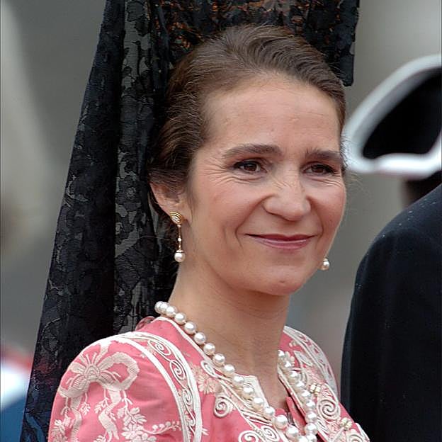 La infanta Elena durante la boda de su hermano, Felipe con doña Letizia en 2004. 