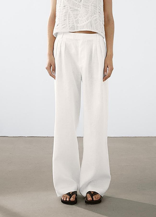 Imagen - Pantalón de lino blanco con pinzas de Massimo Dutti, 59,95 euros.