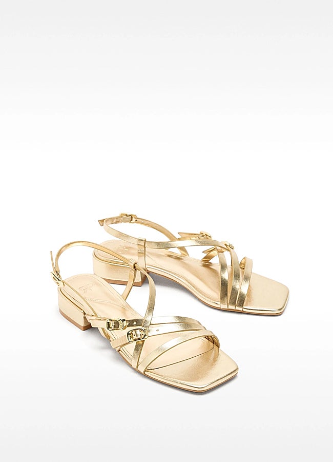 Imagen - Sandalias doradas de tiras de Parfois.