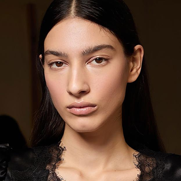 Las mejores bases de maquillaje para pieles secas y cómo aplicarlas para que no cuarteen