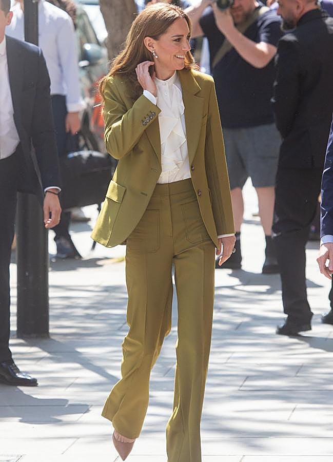 Imagen - Kate Middleton con el traje de Victoria Beckham. Foto: GTRES.