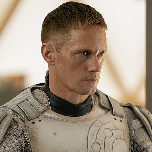 Si ya echas de menos Andor, necesitas esta serie de
ciencia ficción con Alexander Skarsgård, más guapo que nunca,
sobre un robot que ama los culebrones