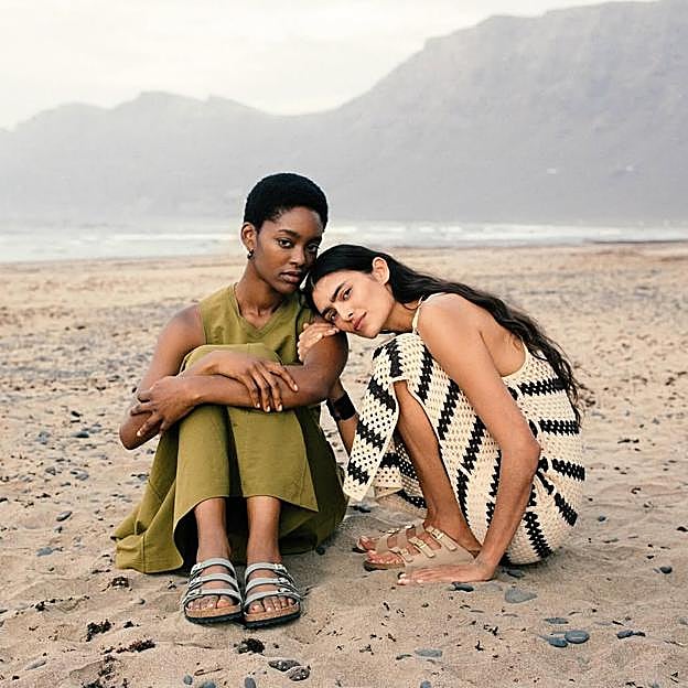 Esta temporada lucirás las sandalias triple hebilla: cómodas, estilosas y originales