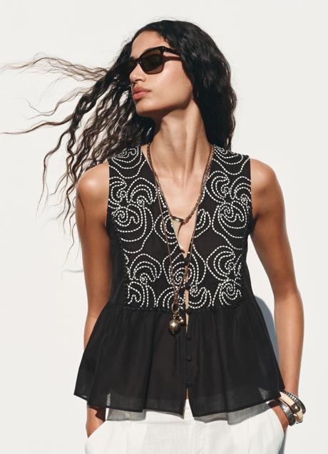 Imagen - Camisa con bordados de Zara (25,99 euros)