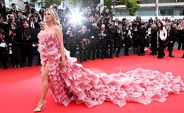 Heidi Klum no quiso renunciar a su gran vestido de Elie Saab. 