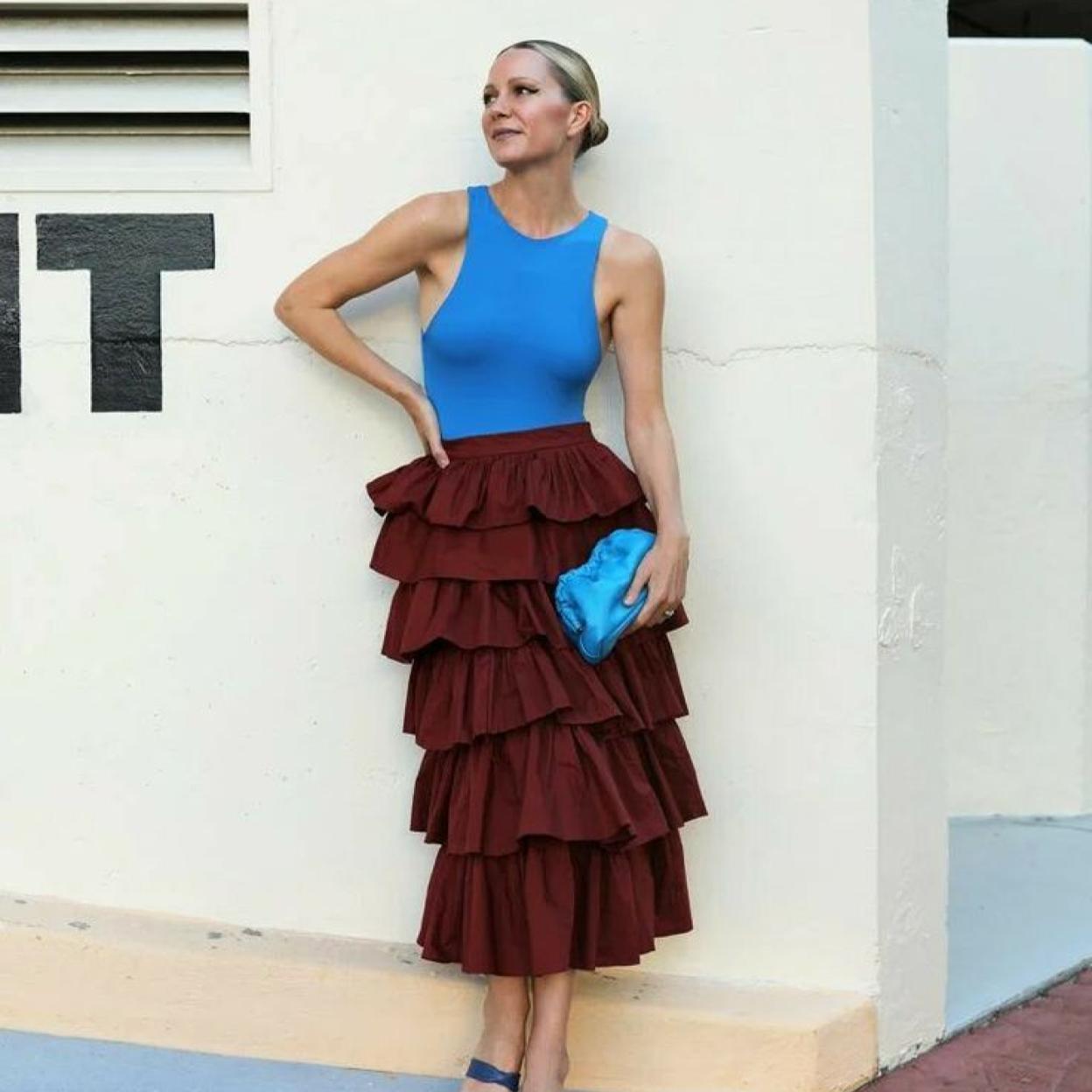 Influencer con falda de volantes