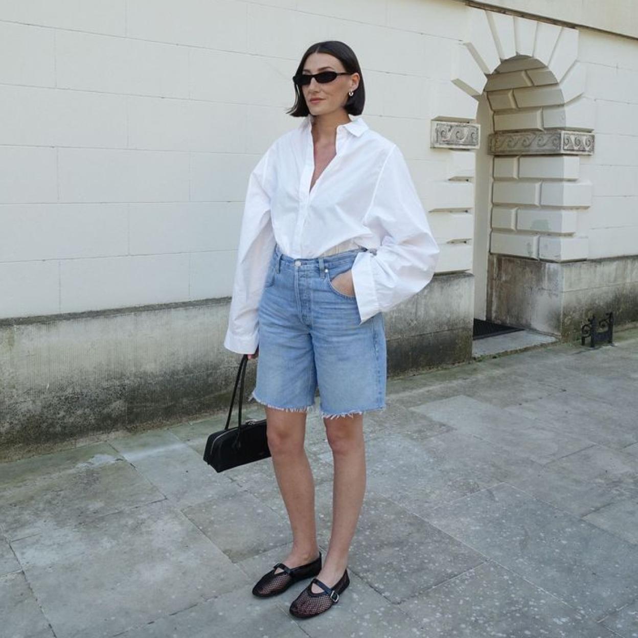 Un look con bailarinas de rejilla.