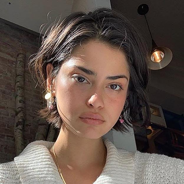 Modelo con bixie noventero tendencia para verano