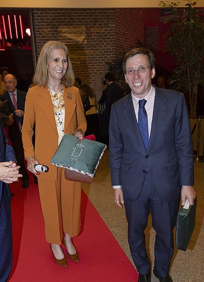 Imagen - La infanta Elena con un traje de chaqueta y pantalón. / GTRES