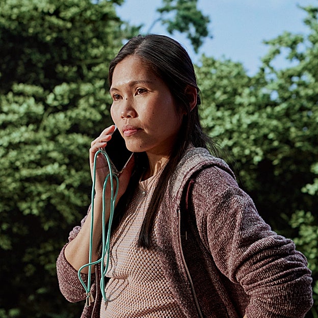 Angel (Excel Busano) en una escena de Los secretos que ocultamos.