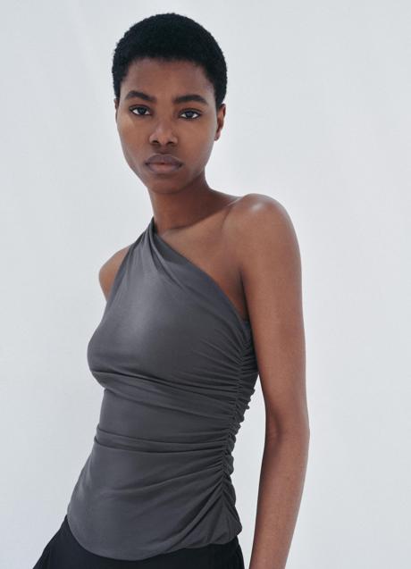 Imagen - Top asimétrico de Zara (17,99 euros)