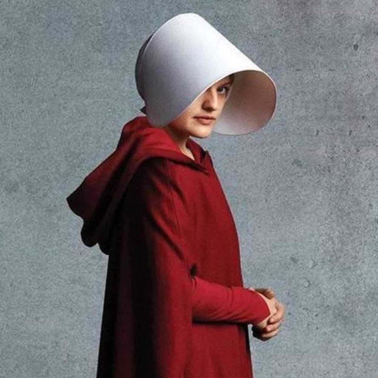 Elisabeth Moss da vida a June Osborne en El cuento de la criada.