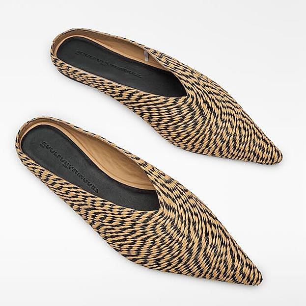 Mule bicolor efecto rafia mujer (129€)