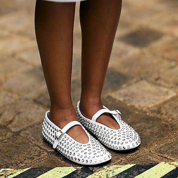 Zapatos planos más allá de las sandalias fresquitos y cómodos para verano