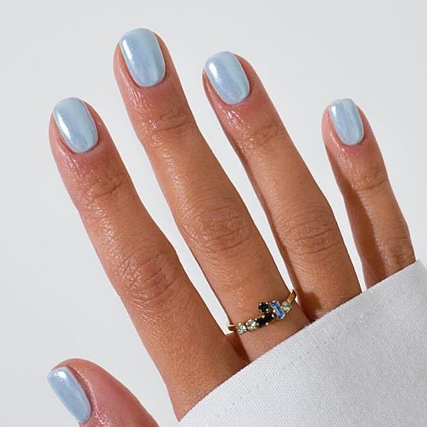 Uñas color celeste tendencia