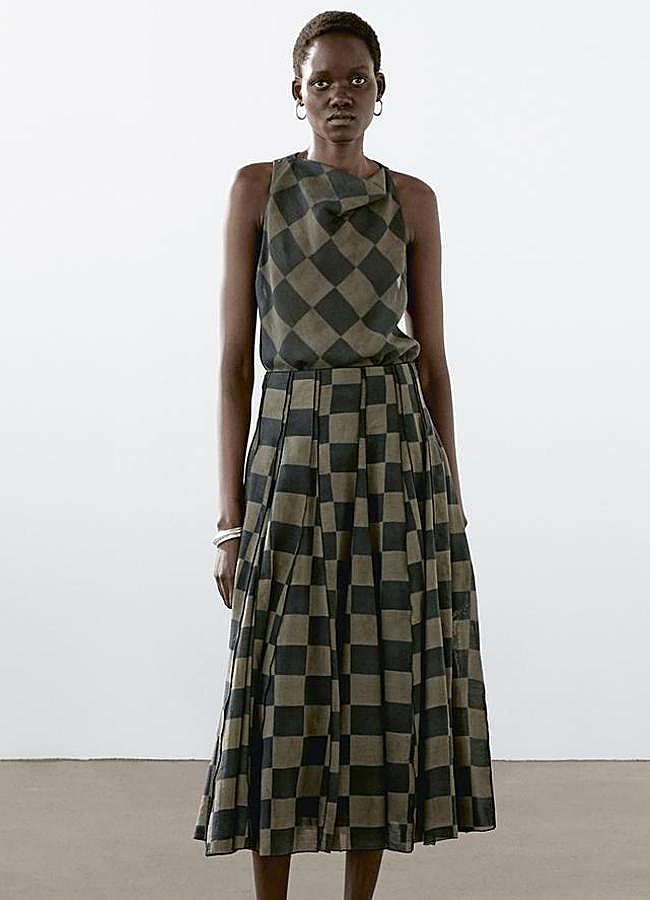 Imagen - Top halter drapeado cuadros (49,95€) y Falda midi fluida cuadros (79,95€) de Massimo Dutti