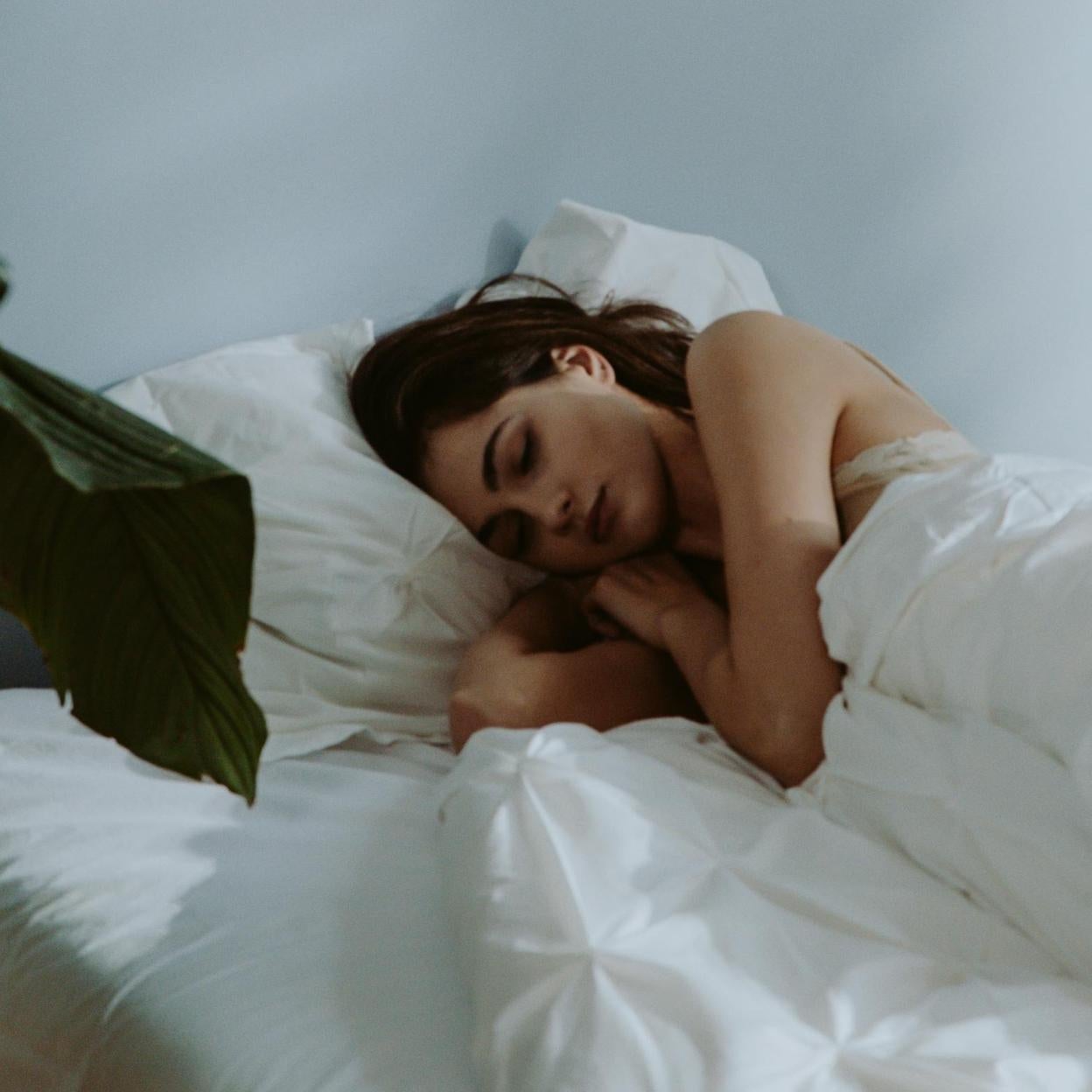 Dormir demasiado puede afectar al rendimiento de tu cerebro. 