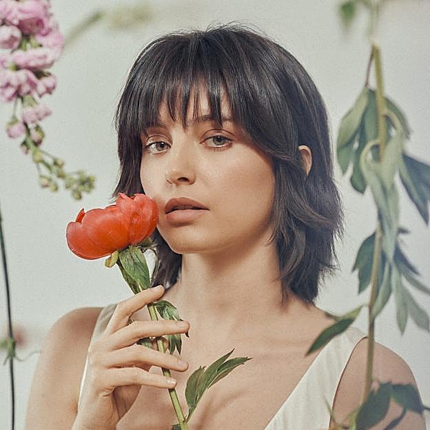 Producción: Salón Cheska. Fotografía: Erea Azurmendi. Estilismo: Verónica Suárez. Maquillaje y peluquería: Salón Cheska.