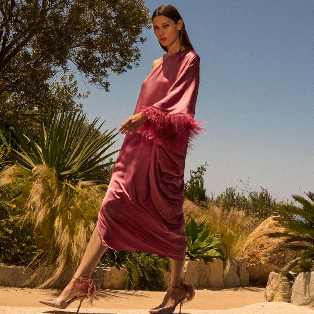 Vestido ideal para invitadas de primavera.