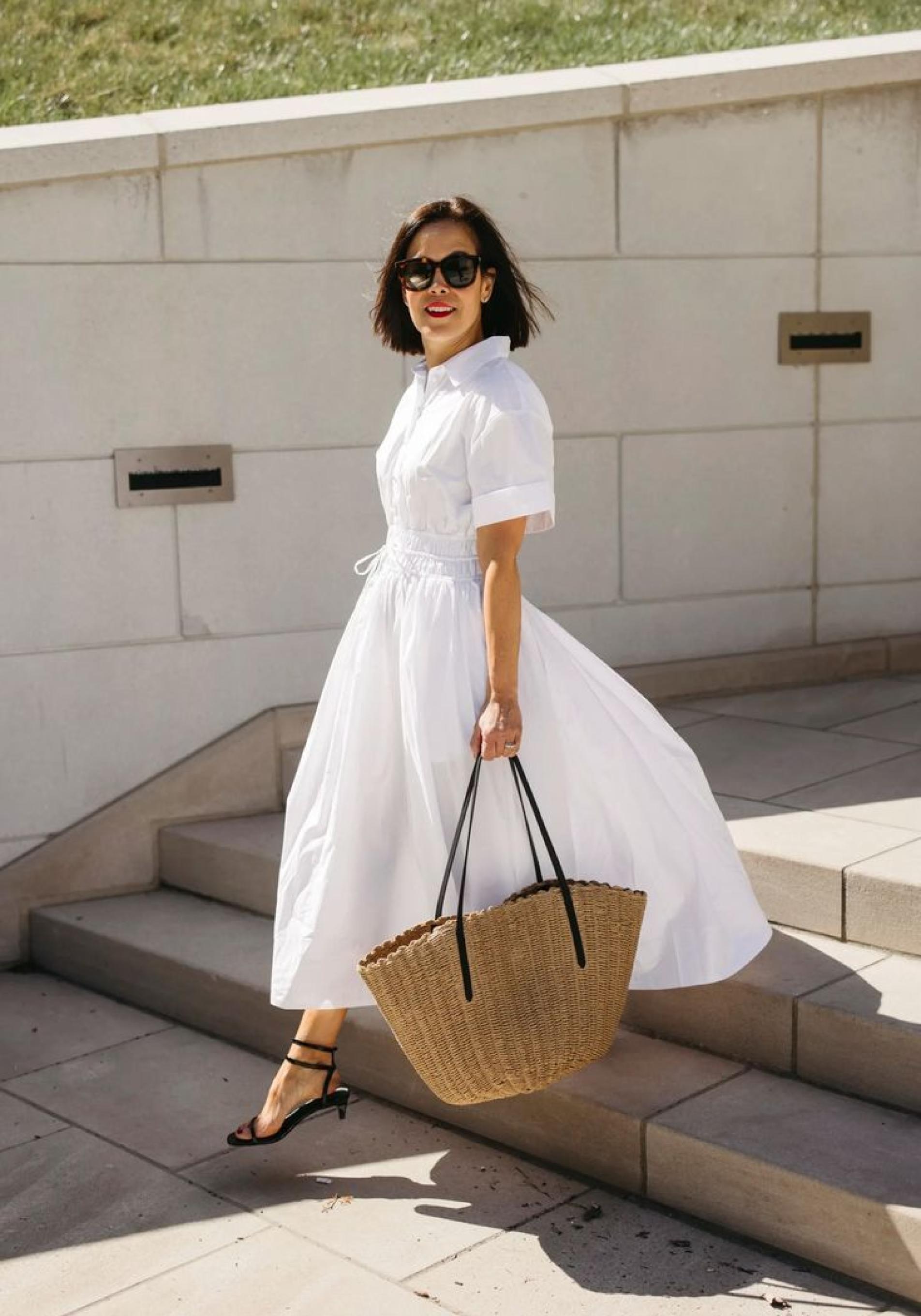 Influencer con vestido camisero para primavera-verano