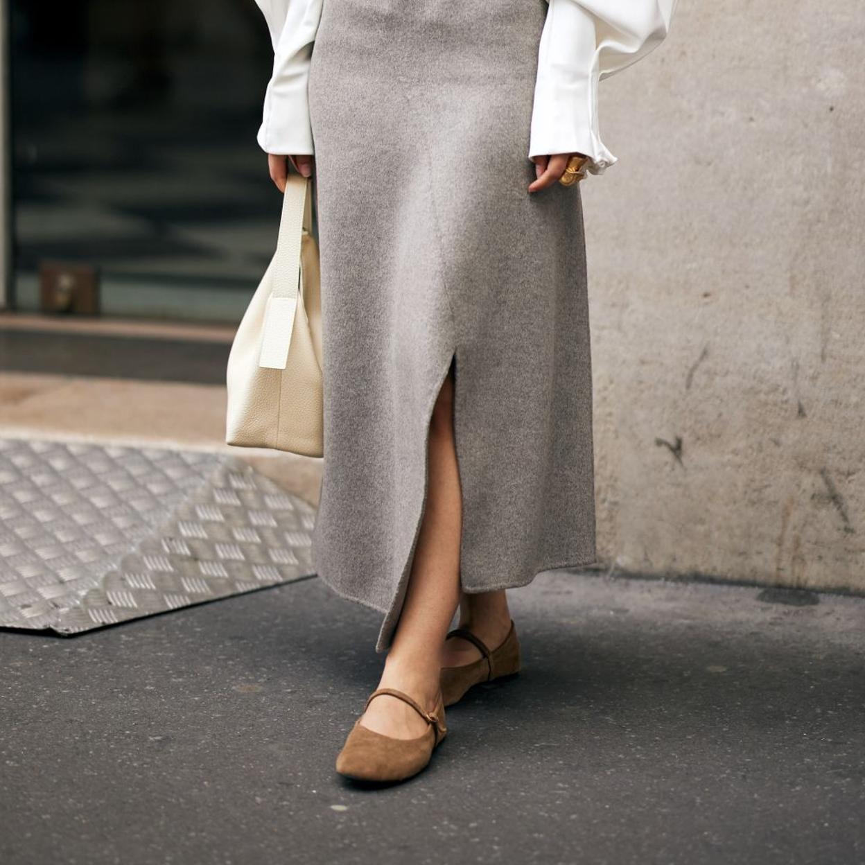 Un look de street style con bailarinas.