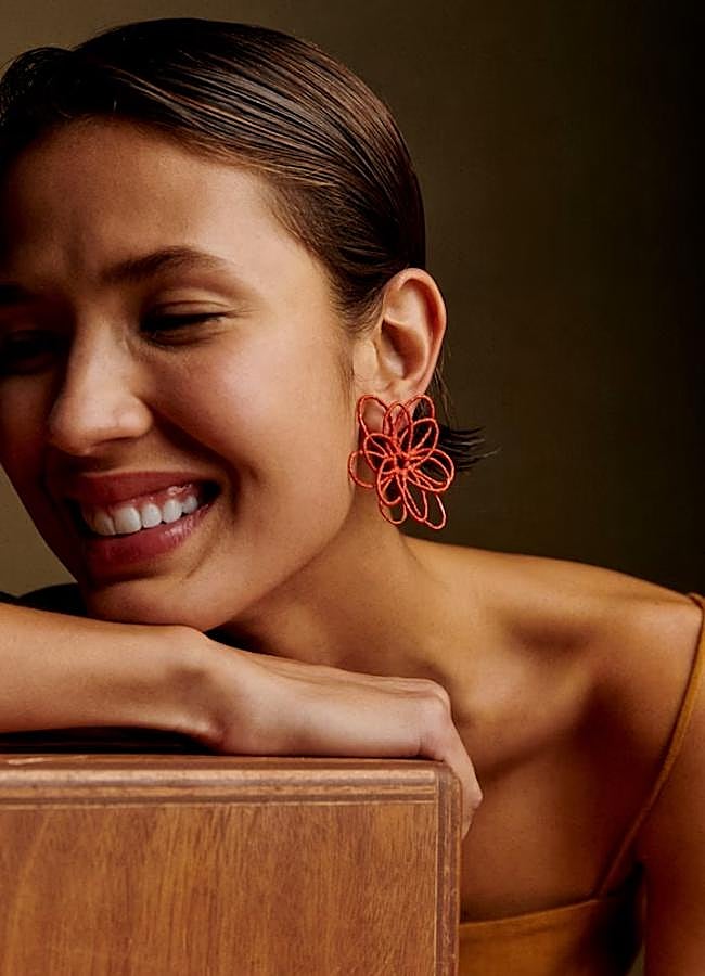 Imagen - Pendientes de rafia en forma de coral de Sézane.