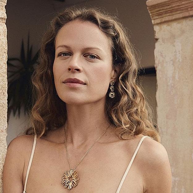 Qué pendientes llevar como invitada a una boda en junio