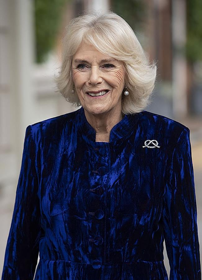 Imagen - La reina Camilla con el broche de nudo de diamantes. Foto: Getty.